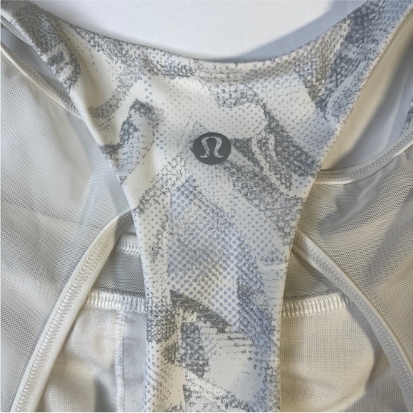 Lululemon women’s cropped tank top - Picture 3 of 4